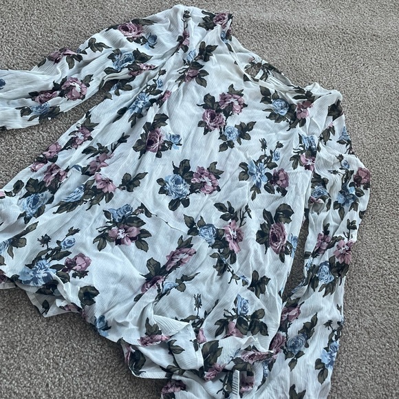 ABERCROMBIE FLORAL TOP - Picture 1 of 2